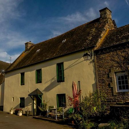 Auberge Le Canard Qui Rit Plélauff 外观 照片