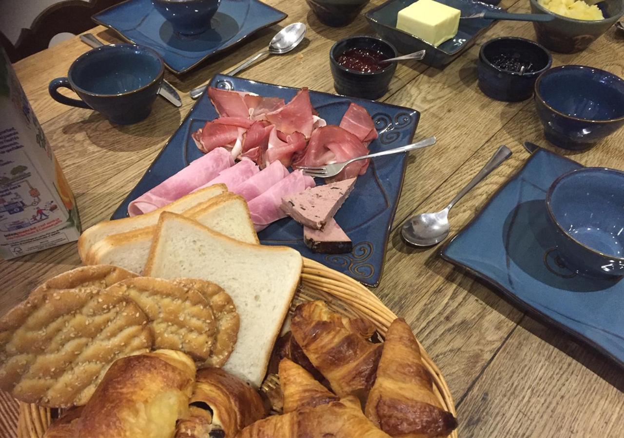 Auberge Le Canard Qui Rit Plélauff 外观 照片