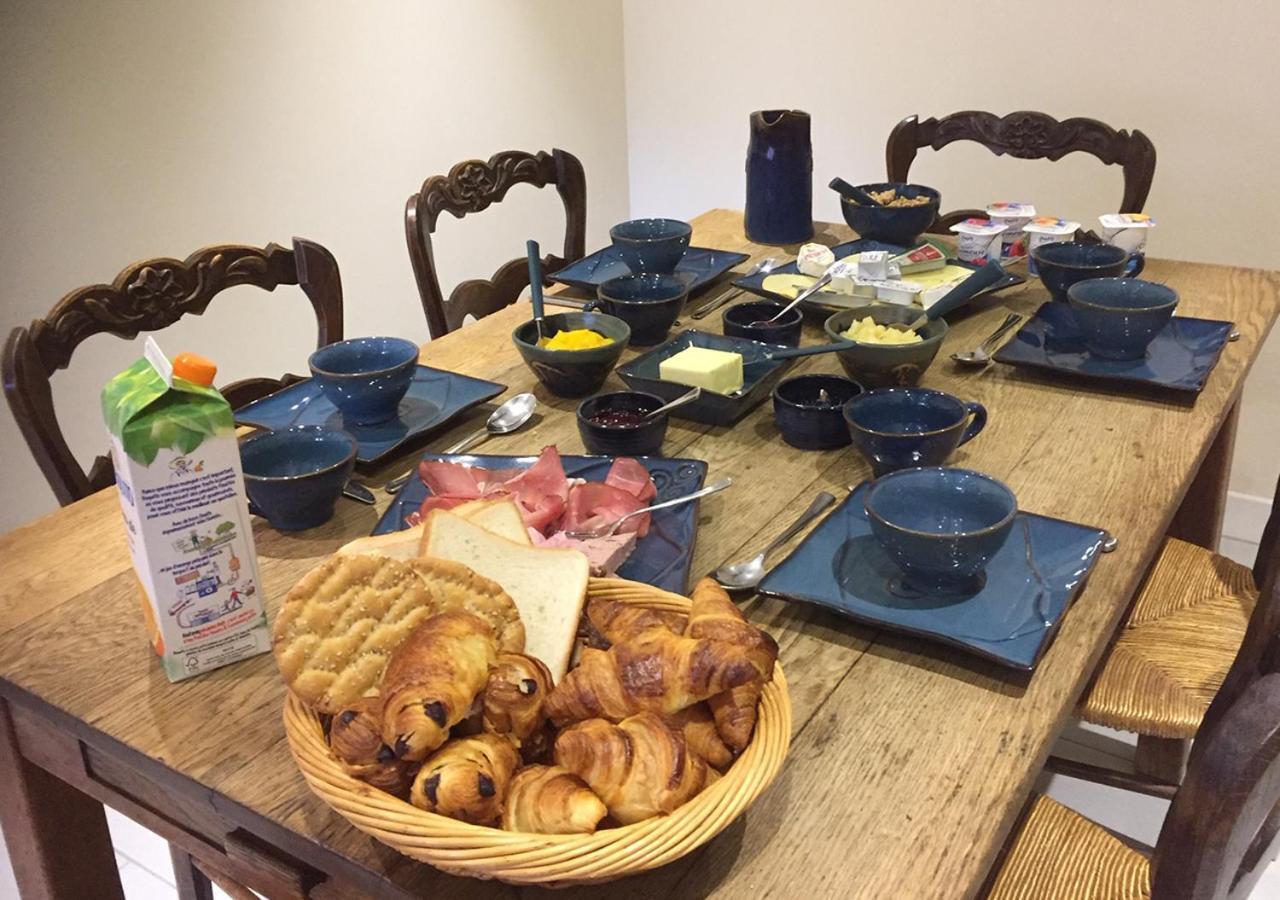 Auberge Le Canard Qui Rit Plélauff 外观 照片