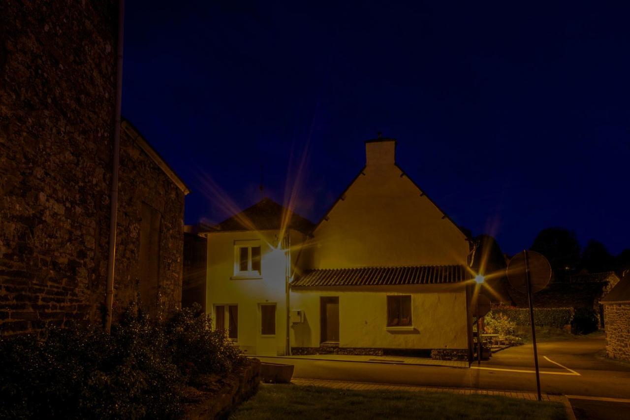 Auberge Le Canard Qui Rit Plélauff 外观 照片